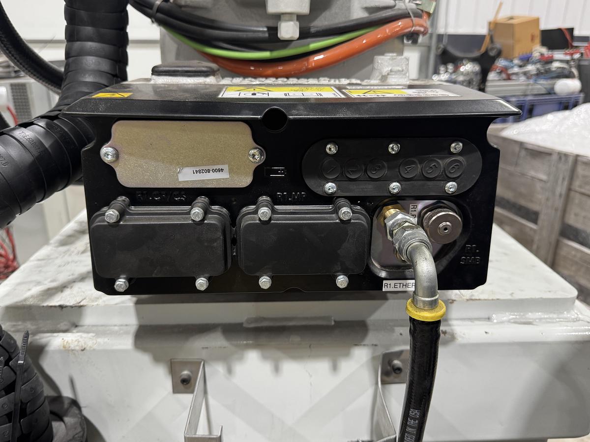 Used ABB IRB 4600-40/2.55 ROBOT 6 AXIS WITH IRC5 CONTROLLER NEW 2023 LIKE NEW