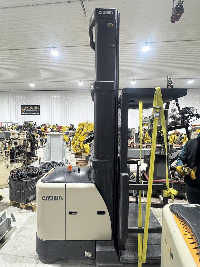 Used CROWN MODEL SP35020-30 ORDER PICKER NARROW ISLE ELECTRIC FORK LIFT