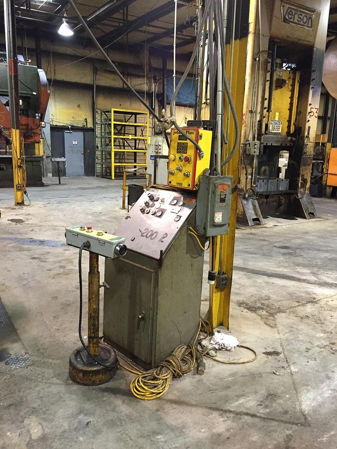Used USI CLEARING S4-300-144-72 SSDC PRESS 300 TON CAPACITY