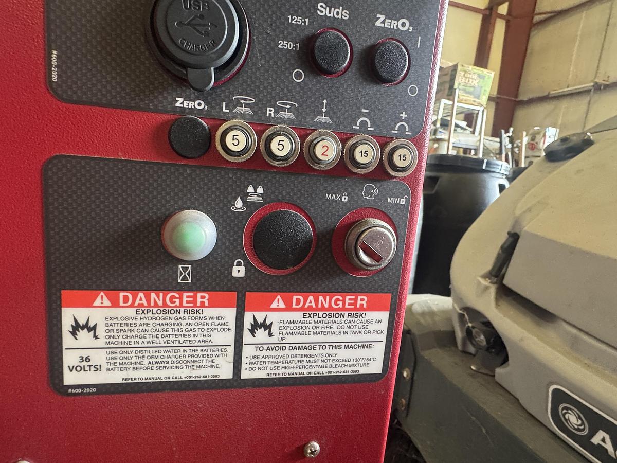 Used FACTORY CAT GTX RIDE ON FLOOR SCRUBBER LIKE NEW