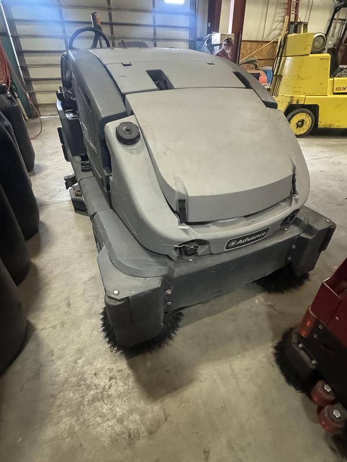 Used NAUTILUS HYBRID POWER BOSS CS7000 48D FLOOR SCRUBBER 2023