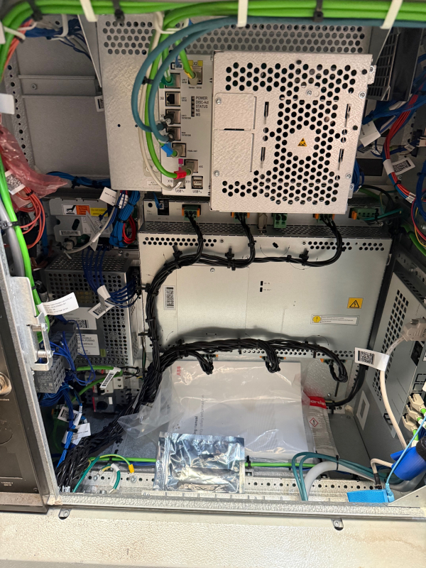 Used ABB IRB 4600-40/2.55 ROBOT 6 AXIS WITH IRC5 CONTROLLER NEW 2022 LIKE NEW