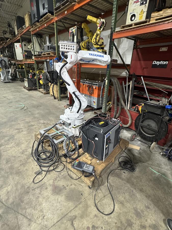 Used YASKAWA MOTOMAN GP25 6 AXIS ROBOT WITH YRC1000 CONTROL