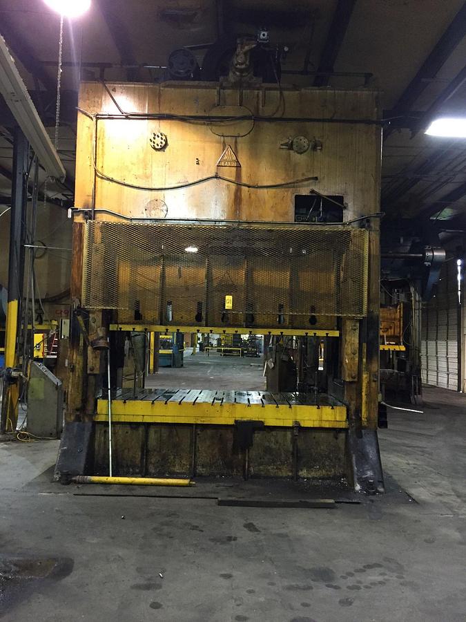 Used USI CLEARING S4-300-144-72 SSDC PRESS 300 TON CAPACITY