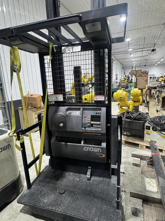 Used CROWN MODEL SP35020-30 ORDER PICKER NARROW ISLE ELECTRIC FORK LIFT