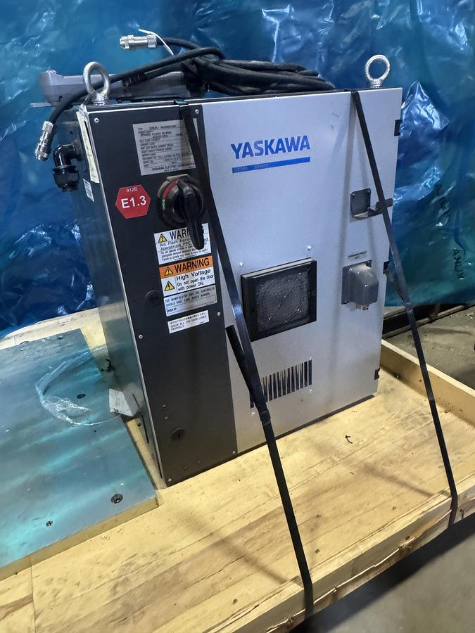 Used Yaskawa Motoman MH50II 6 Axes Payload 50 kg Reach 2,061 mm DX200 Controller