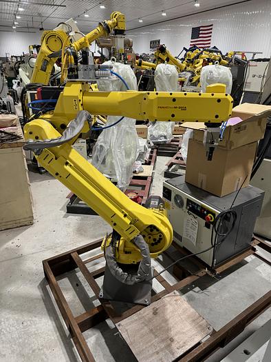 Used FANUC M-20iA/35M 6 AXIS ROBOT WITH R-30iB PLUS CONTROL WITH 4 HOURS USE PAYLOAD 35 KG X 1813 MM REACH
