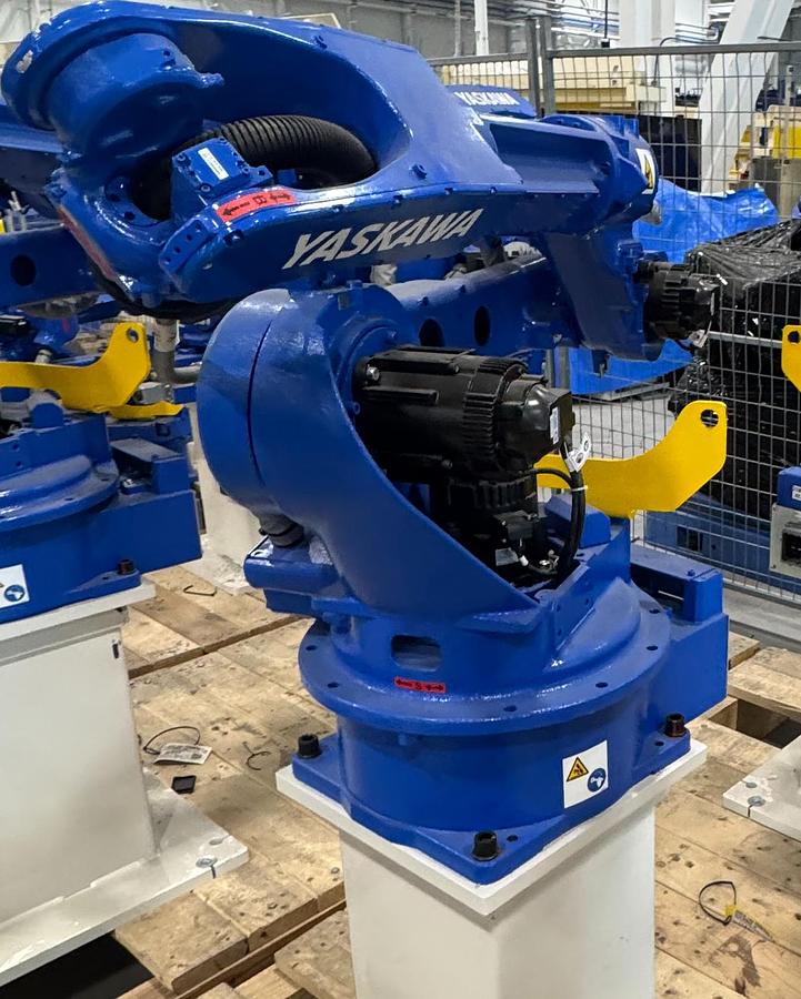 Used YASKAWA AR2010 6 AXIS MIG WELDING ROBOT YRC 1000 NEVER USED