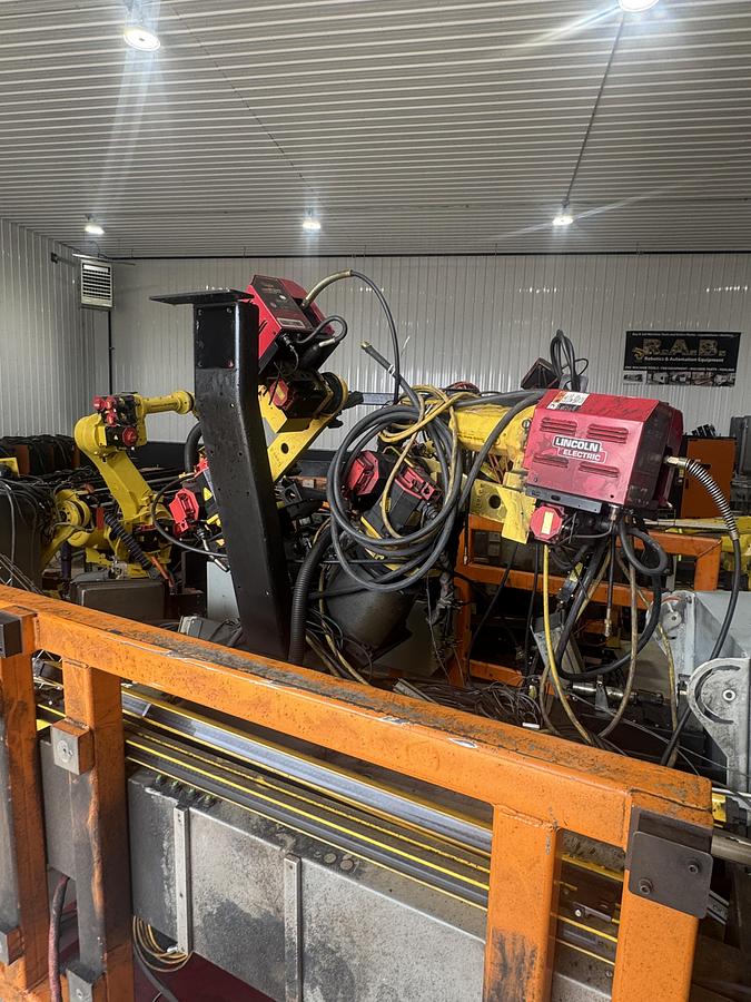 Used GENESIS/FANUC ARCMATE 100iC/12 R-30iB DUAL TRUNNION ARC WELDING CELL 2015