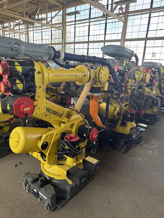 Used FANUC R2000iB/210F
