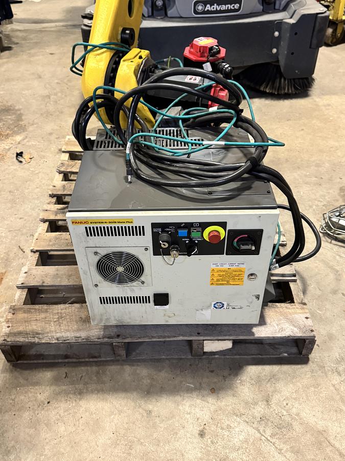 Used FANUC M-20iD/25 ROBOT WITH R-30iB PLUS CONTROLLER, PENDANT, CABLES.  NEVER IN PRODUCTION!