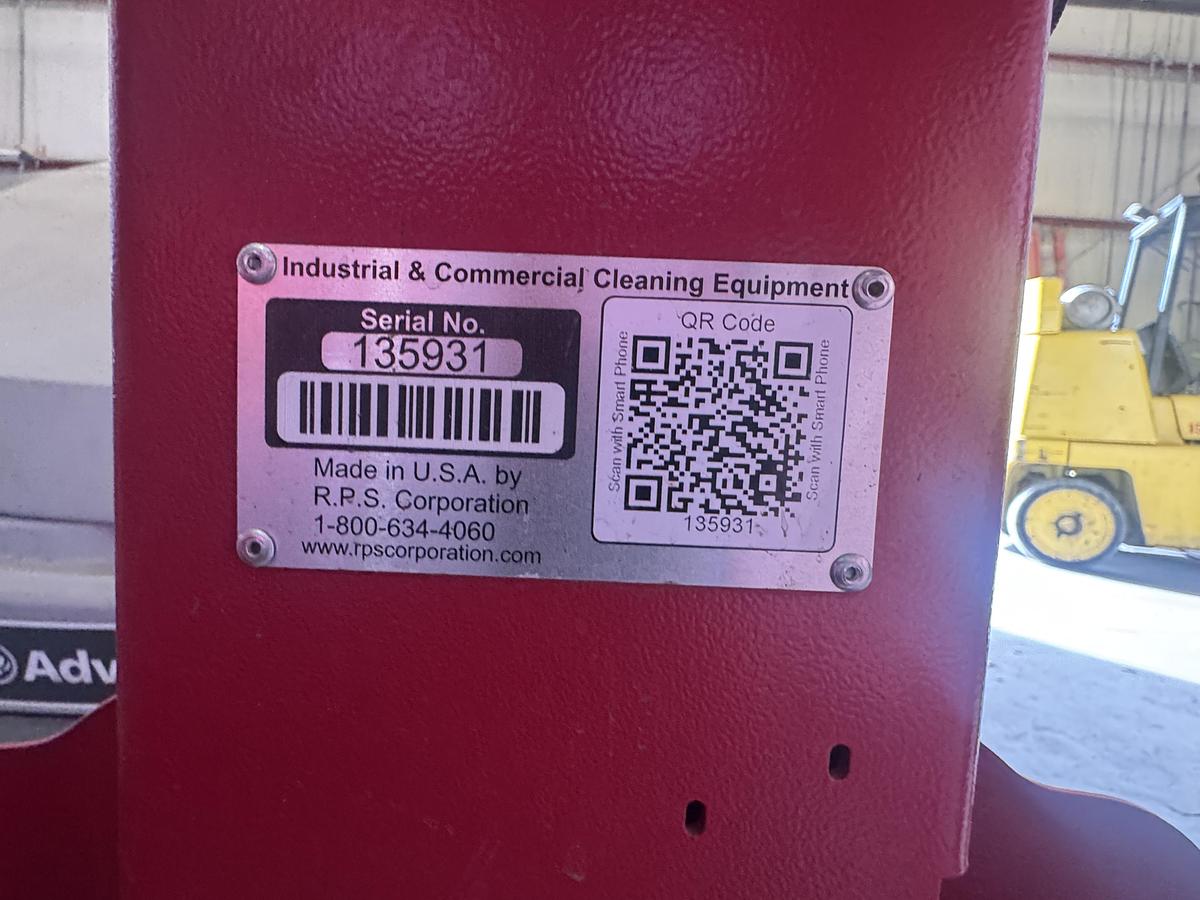 Used FACTORY CAT GTX RIDE ON FLOOR SCRUBBER LIKE NEW