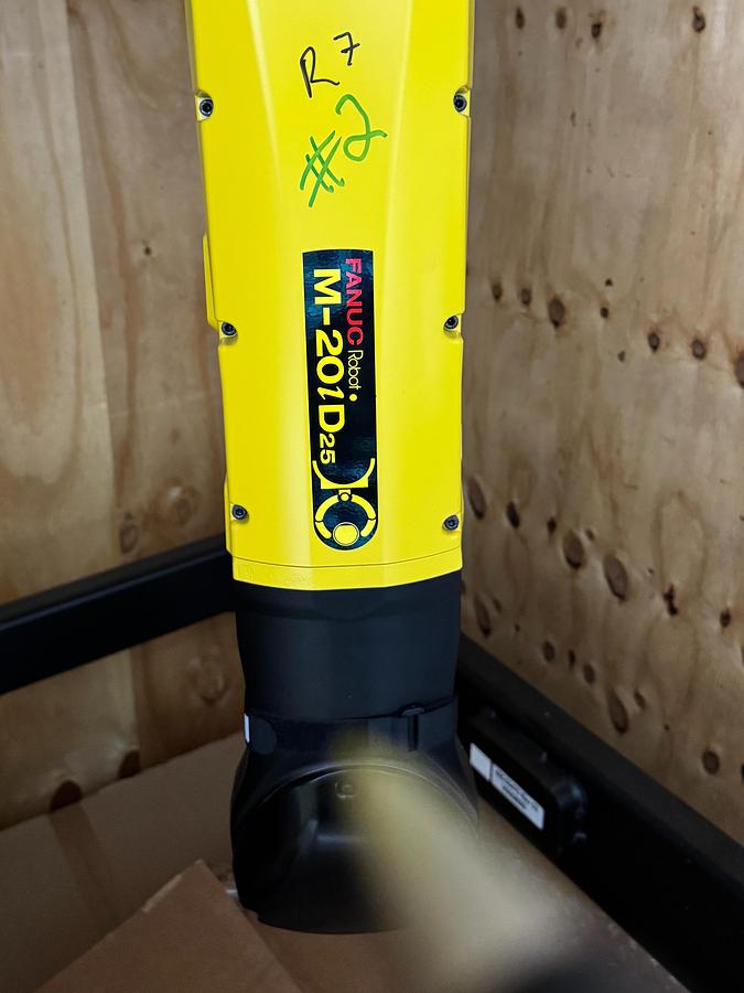 Used FANUC M-20iD/25 ROBOT WITH R-30iB PLUS CONTROLLER, PENDANT, CABLES.  NEVER IN PRODUCTION!