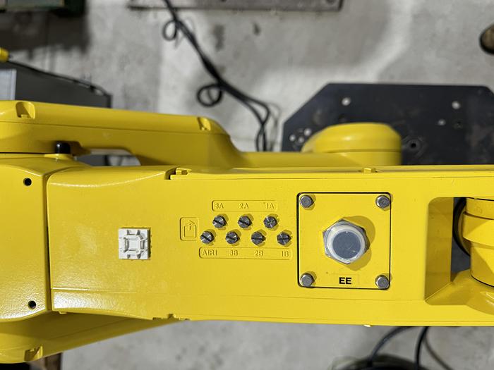 Used FANUC LR MATE 200iD/7L ROBOTIC CELL WITH R-30iB PLUS WITH ENCLOSURE LIGHT CURTAINS VISION READY