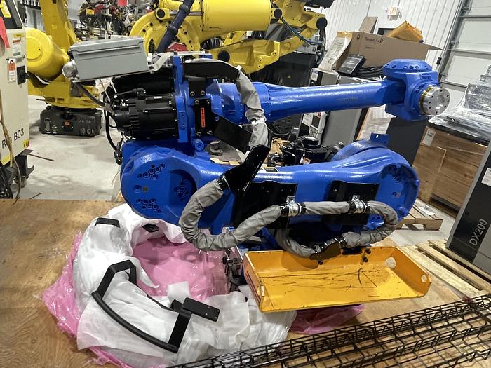 Used YASKAWA MOTOMAN MH80II 6 AXES ROBOT 80KG X 2061MM REACH WITH DX200 CONTROLLER