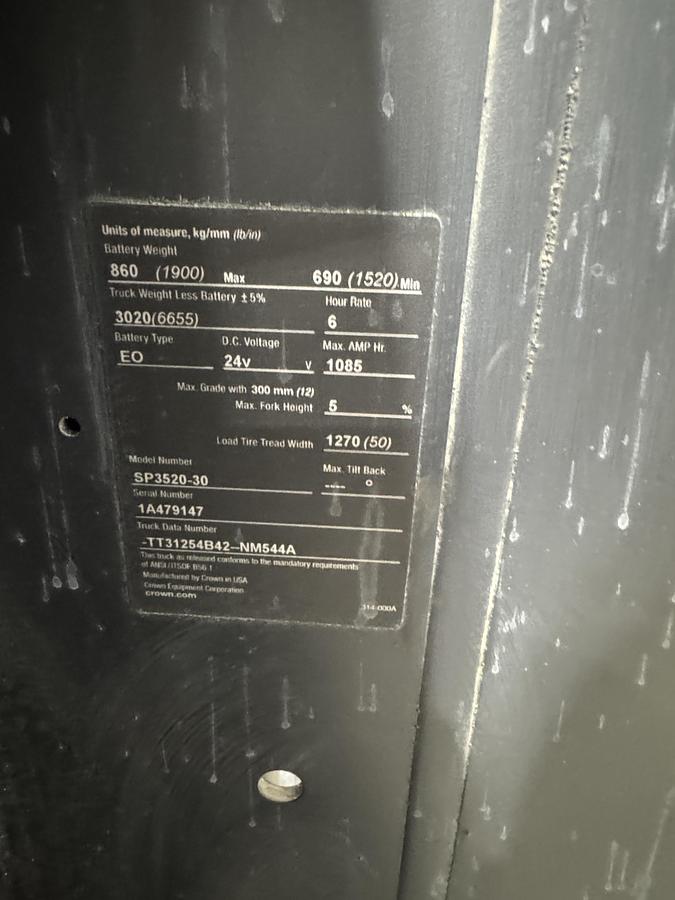 Used CROWN MODEL SP35020-30 ORDER PICKER NARROW ISLE ELECTRIC FORK LIFT