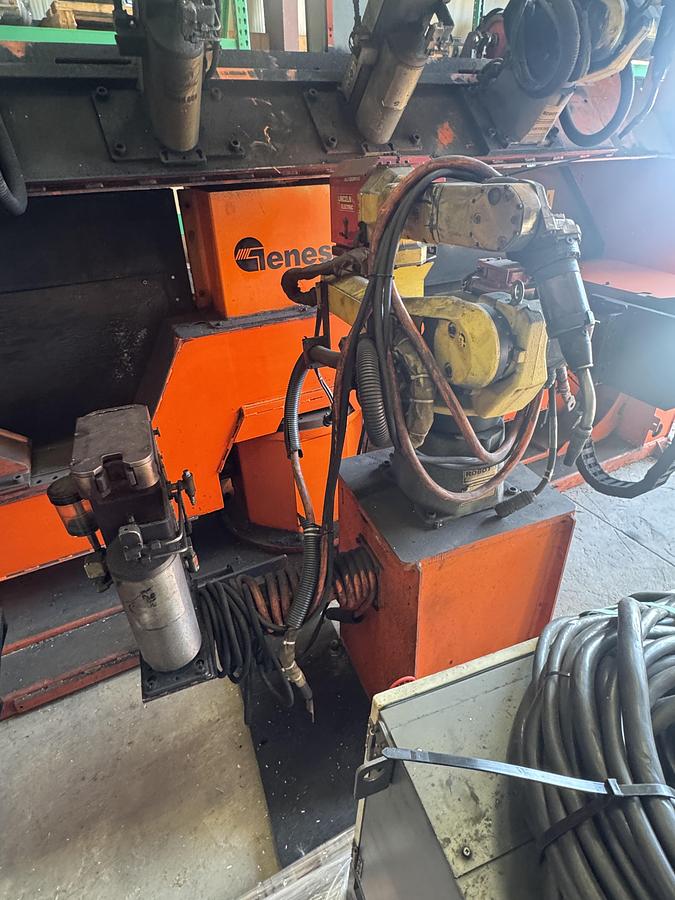 Used FANUC ARC MATE 100iC 6 AXIS MIG WELDING ROBOT WITH R-30iB CONTROL