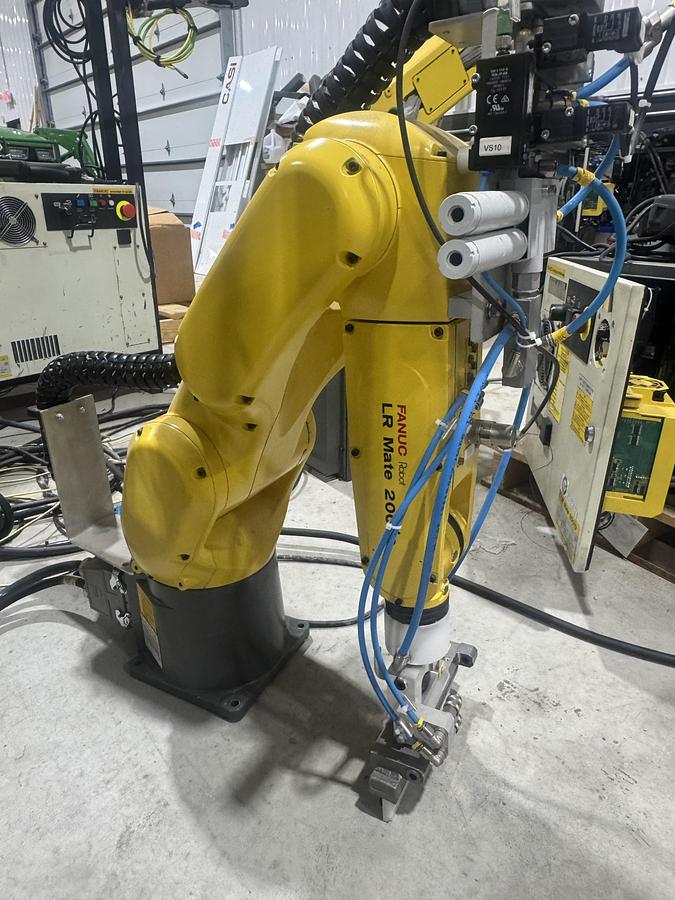 Used FANUC LR MATE 200iD 6AXIS ROBOT WITH R30iB CONTROLLER