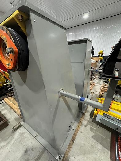 Used FANUC ARC MATE 120iD/12L, DUAL ARM, NEVER USED, R30iB PLUS, LINCOLN R450 WELDING POWER SUPPLY, TILT TURN POSITIONER