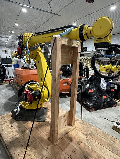 Used FANUC R-2000iC/125L 6 AXIS ROBOT WITH R-30iB PLUS CONTROLLER