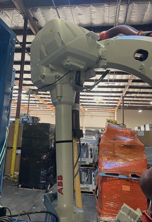 Used ABB IRB 4600-40/2.55 ROBOT WITH IRC5 CONTROLLER, CABLES. TEST MACHINE!