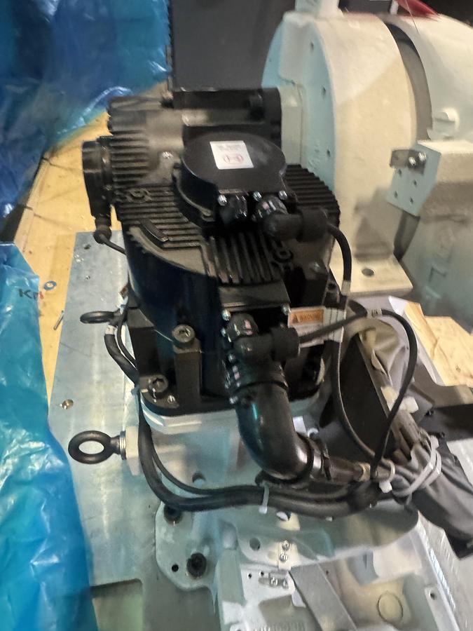 Used Yaskawa Motoman MH50II 6 Axes Payload 50 kg Reach 2,061 mm DX200 Controller