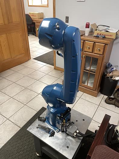 Used Kawasaki RS007L 6 Axis Robot with F60F Controller with Cubic S, New 2019