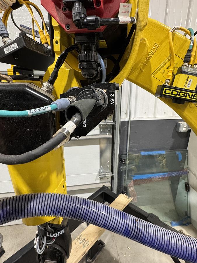 Used FANUC M-20iD/25 ROBOT WITH R-30iB PLUS CONTROLLER, PENDANT, CABLES.  NEVER IN PRODUCTION!