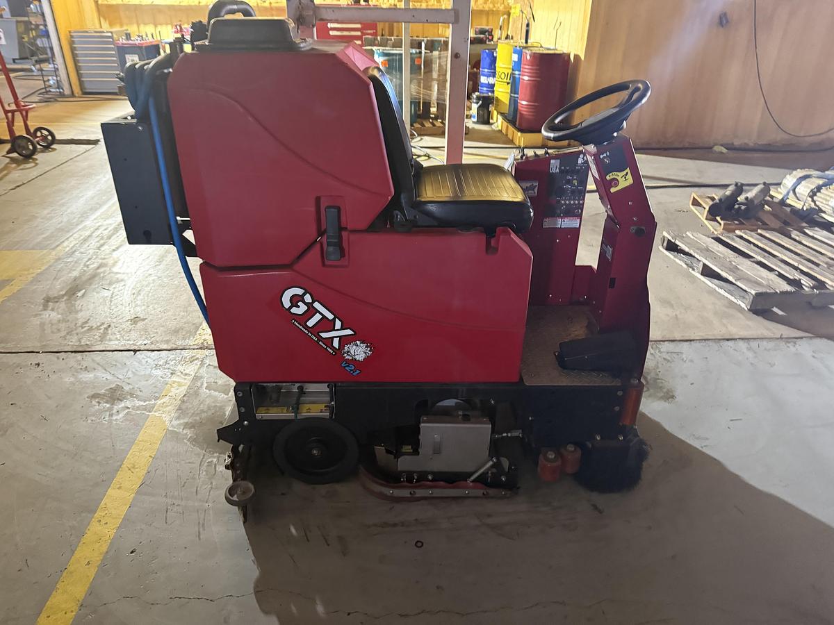 Used FACTORY CAT GTX RIDE ON FLOOR SCRUBBER LIKE NEW