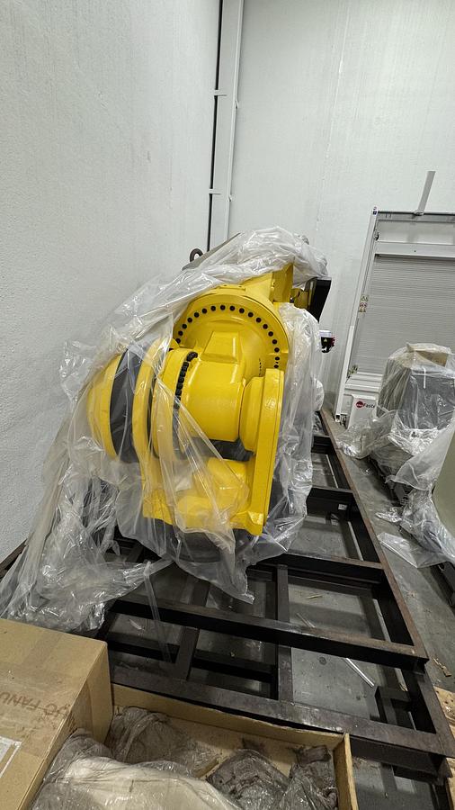 Used FANUC M-2000iA/2300 ROBOT NEW NEVER USED WITH R-30iB PLUS CONTROLLER