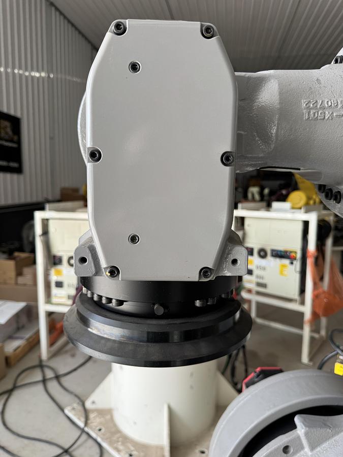 Used Used Fanuc M-900iB/280 6 Axis Industrial Robot With R-30iB Control