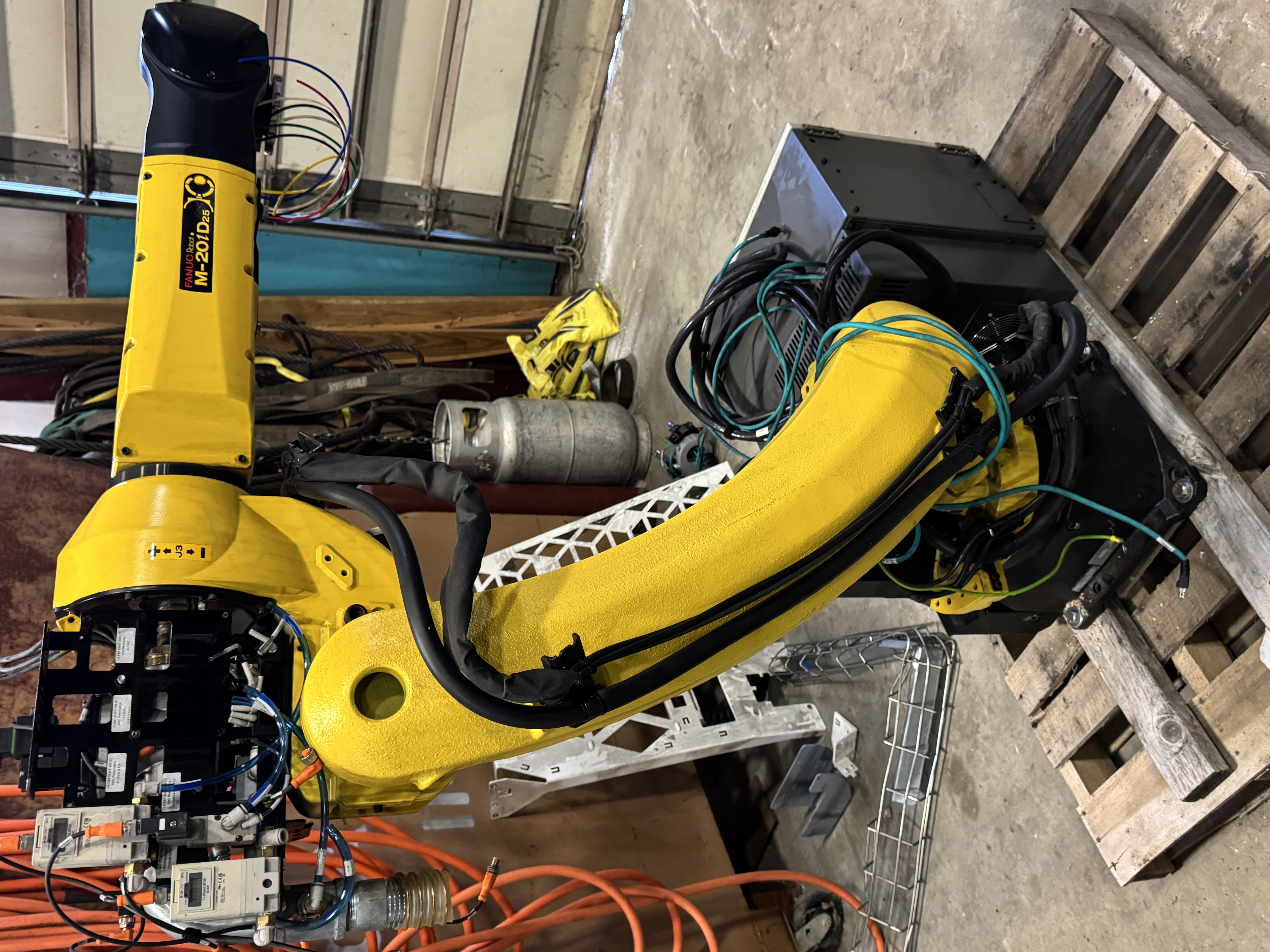 Used FANUC M-20iD/25 ROBOT WITH R-30iB PLUS CONTROLLER, PENDANT, CABLES.  NEVER IN PRODUCTION!