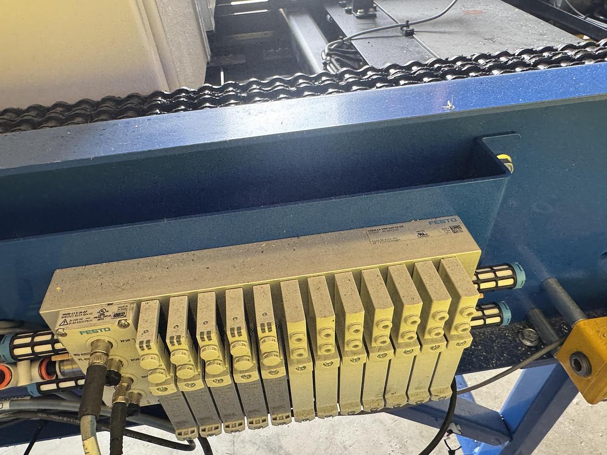 Used ZETA GROUP ENGINEERING 30" X 137" LONG MOTORIZED PLASTIC TOP CONVERYORS