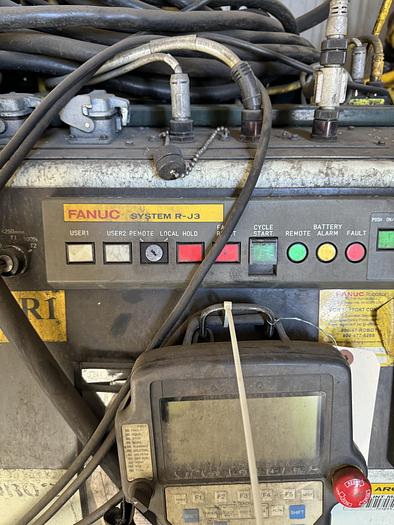 Used FANUC ARCMATE 120i 6 AXIS MIG WELDING ROBOT WITH LINCOLN WIRE FEEDER AND GUN