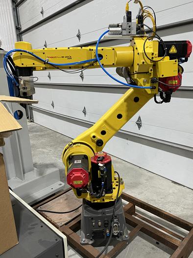 Used FANUC M-20iA/35M 6 AXIS ROBOT WITH R-30iB PLUS CONTROL WITH 4 HOURS USE PAYLOAD 35 KG X 1813 MM REACH
