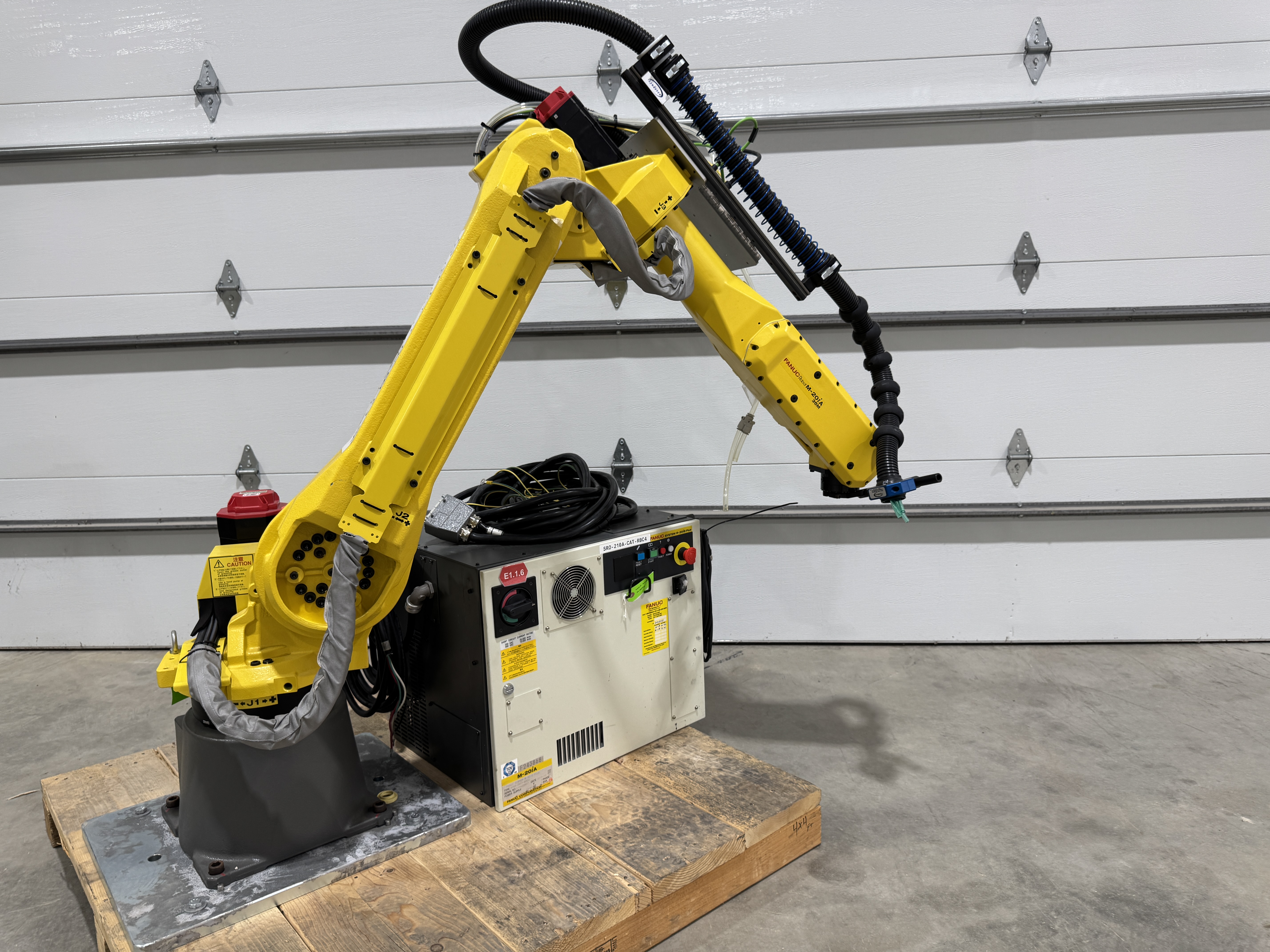 Used Used Fanuc M-20iA 35M 6 Axis Robot With R-30iB Plus Controller