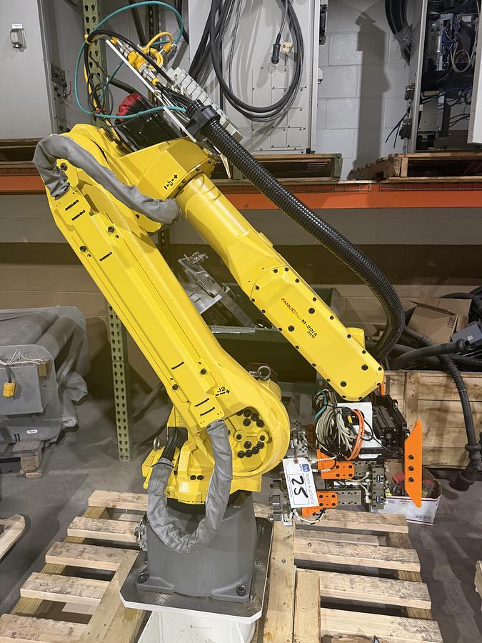 Used Used Fanuc M-20iA 35M 6 Axis Robot With R-30iB Plus Controller