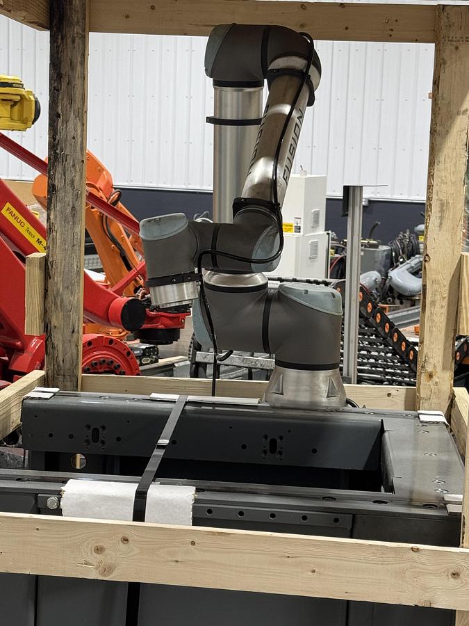 Used UNIVERSAL ROBOTICS MODEL UR10e 6 AXIS COBOT NEW 2019