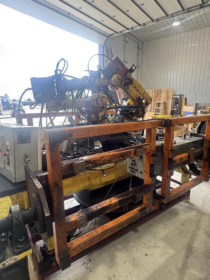 Used GENESIS/FANUC ARCMATE 100iC/12 R-30iB DUAL TRUNNION ARC WELDING CELL 2015