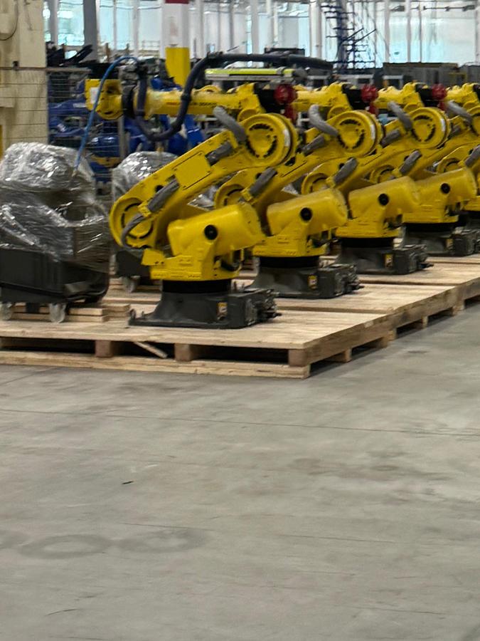 Used FANUC R-2000iC/210F NEVER USED WITH R-30iB PLUS CONTROL