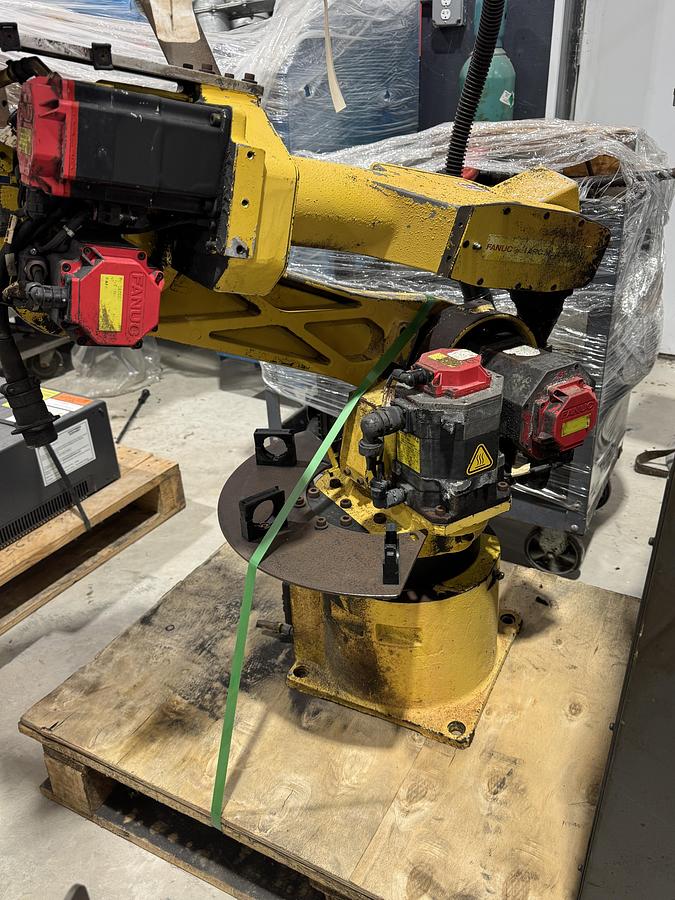 Used FANUC ARC MATE 100iBe ARC WELDING ROBOT WITH RJ3iB CONTROL