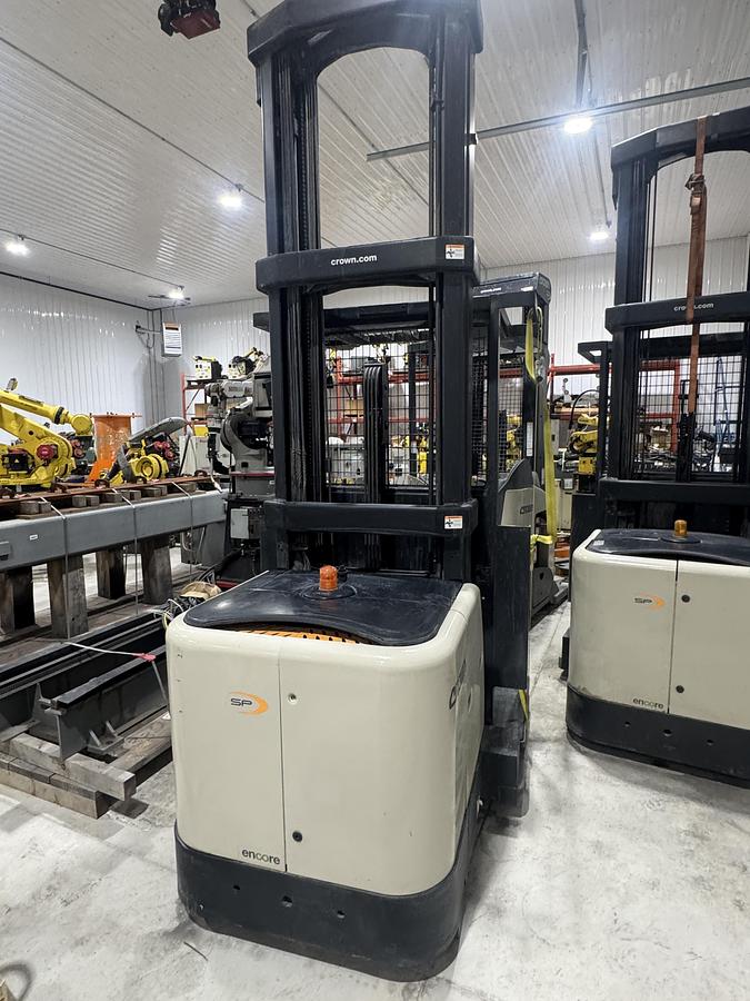 Used CROWN MODEL SP35020-30 ORDER PICKER NARROW ISLE ELECTRIC FORK LIFT