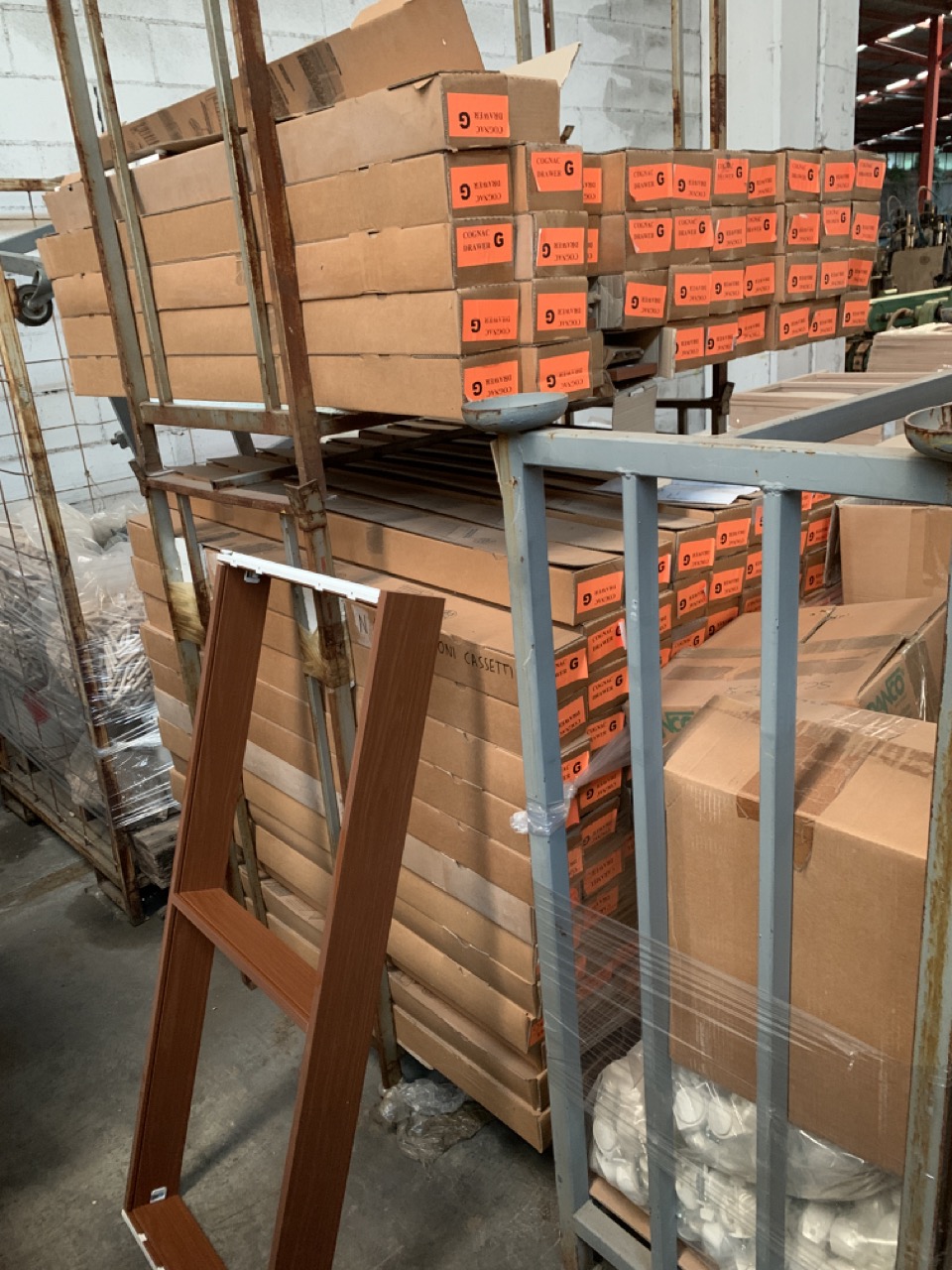 Usato Magazzino completo di una fabbrica di produzione lettini di alta qualità