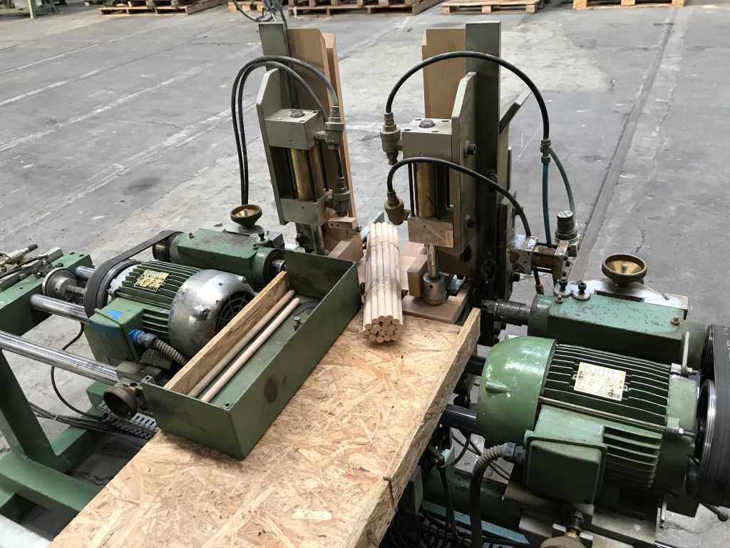 Usato Fresatrice smussatrice doppia, automatica, per fuselli tondi o prodotti similari