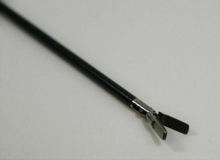 Used SNOWDEN PENCER 90-7971 Surgical Laparoscopic 5mm Grasping Forceps