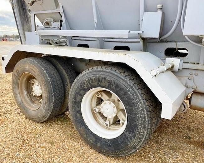 Used 1998 Reimer 9 Yard Volumetric Concrete Mixer Truck