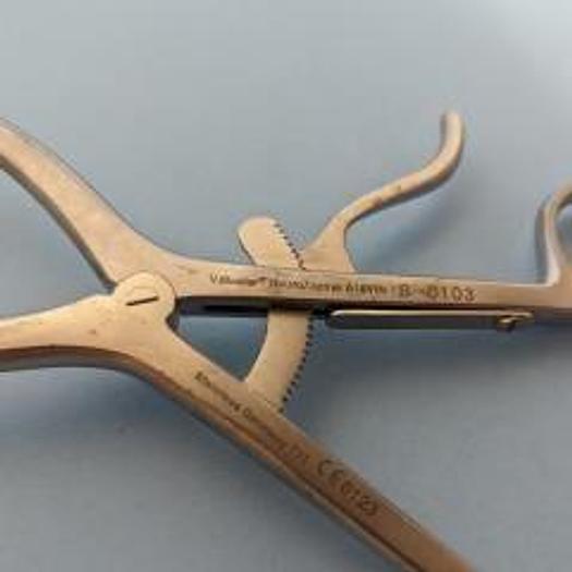 Used For Sale V. MUELLER B-0103 Beckman-Adson retractors V.Mueller Neuro7Spine 18VIN