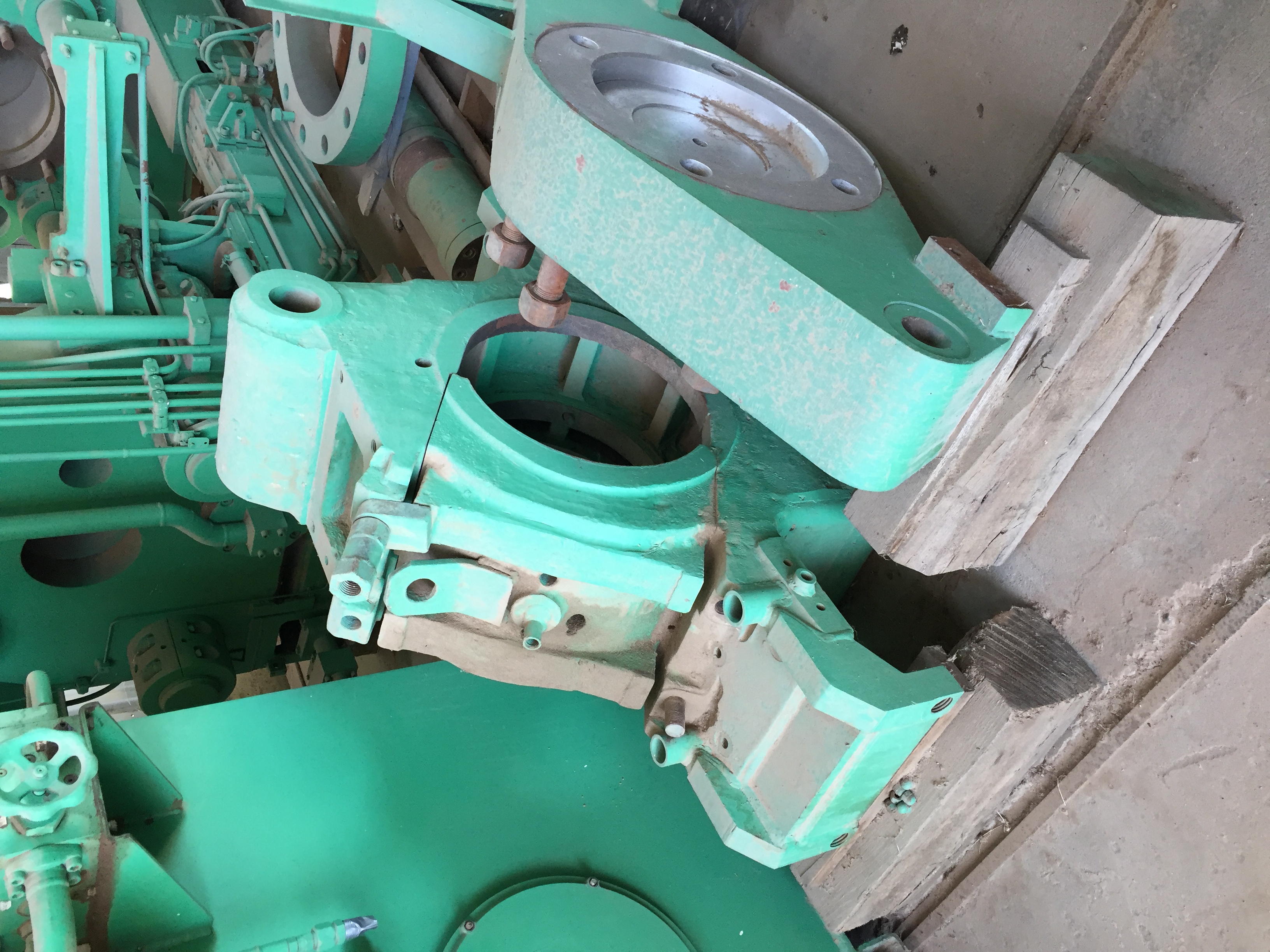 Used 700 Ton Loewy Extrusion Press; 4 1/2" x 16" Billet