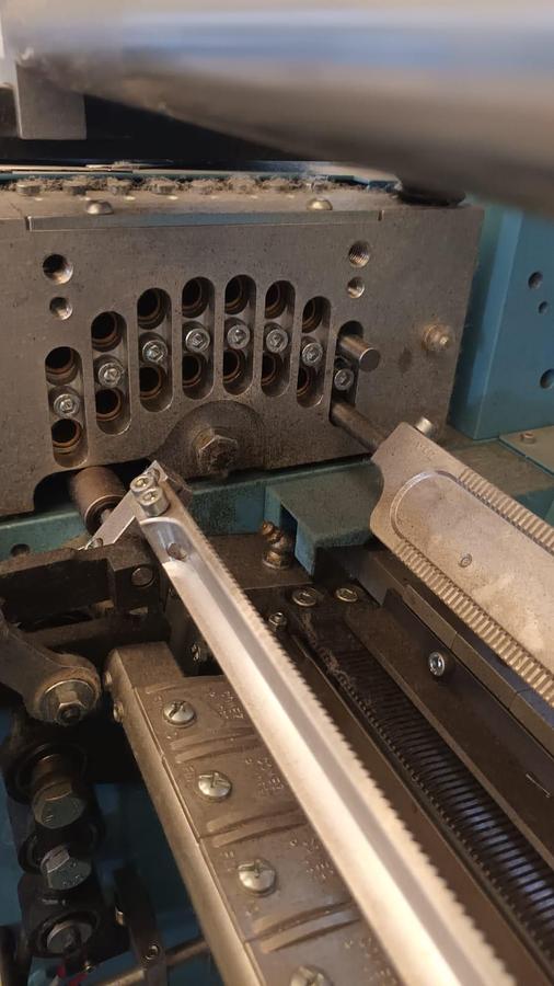 Usato Ref. 5.4.04.171 Macchina per crochet elettronica Comez modello ACOTRONIC  8B/600  anno 2019