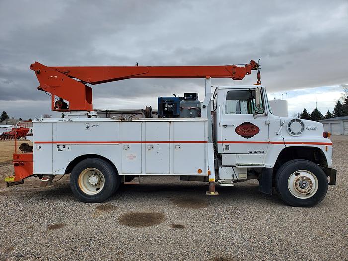 Used Ford L8000 Service Truck w/ Crane